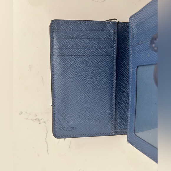 Coach Blue Leather Compact Wallet with Snap Closure-  Pre-owned - Picture 7 of 11